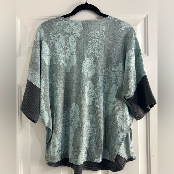 Carolyn’s Artwear Elegant Floral Women's Blouse in Gray and Green Size OS - Picture 4 of 5